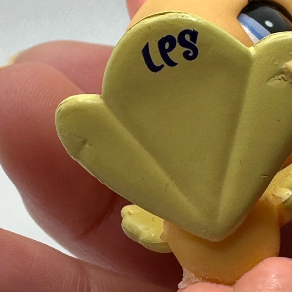 Orange and Yellow Pastel Peacock‎ Bird Littlest Pet Shop.  Guaranteed authentic
